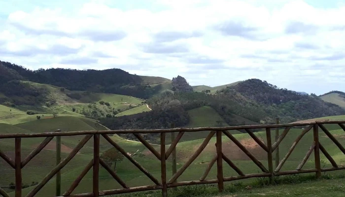 Mirante Vale Encantado -    Estatua Martinho Da Vila Zona - Duas Barras